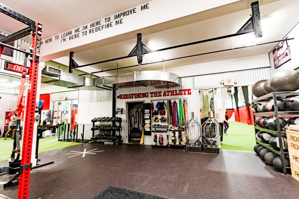 Large facility in SPEAR's Westchester, NY PT clinic with medicine balls, squat racks and dumbbells