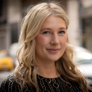 Claire Ruth Headshot
