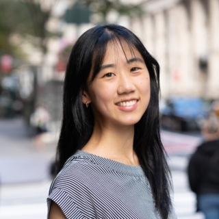 Lucy Zeng Headshot
